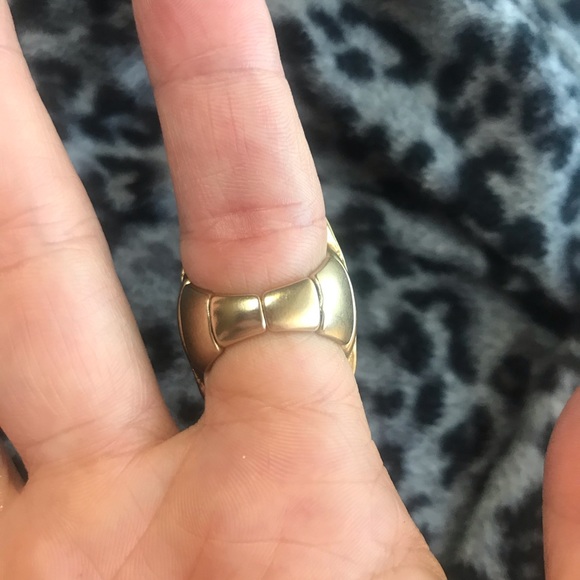 🌟BOGO🌟Gold tone stretchy ring - Picture 3 of 5
